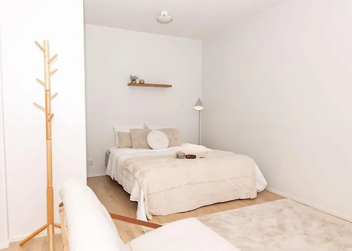 Aurora Suite, Center *