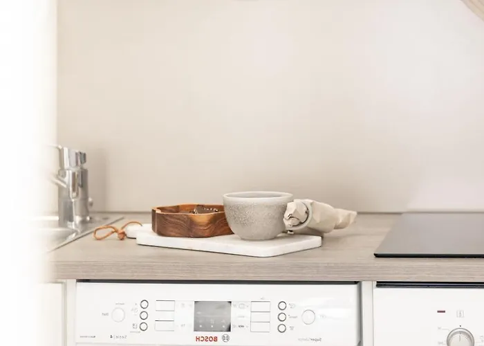 Aurora Suite, Center