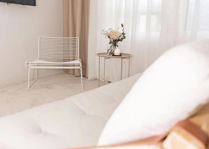 Aurora Suite, Center *