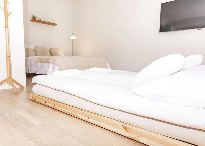 Aurora Suite, Center