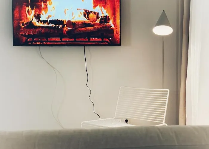 Aurora Suite, Center